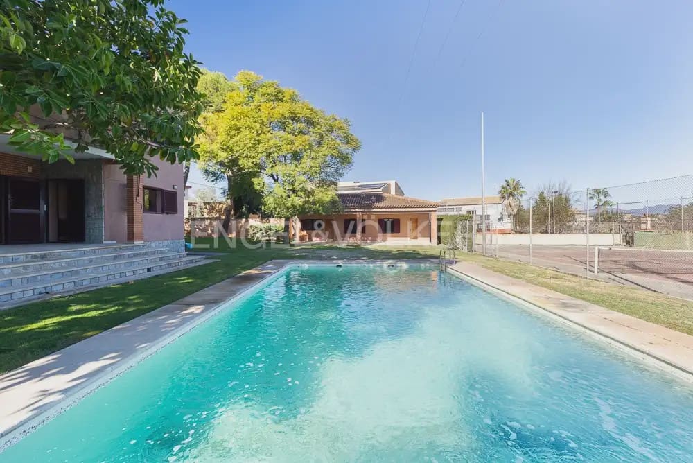 6 bedroom Villa for sale in La Pobla de Vallbona with pool garage - € 990,000 (Ref: 9080017)