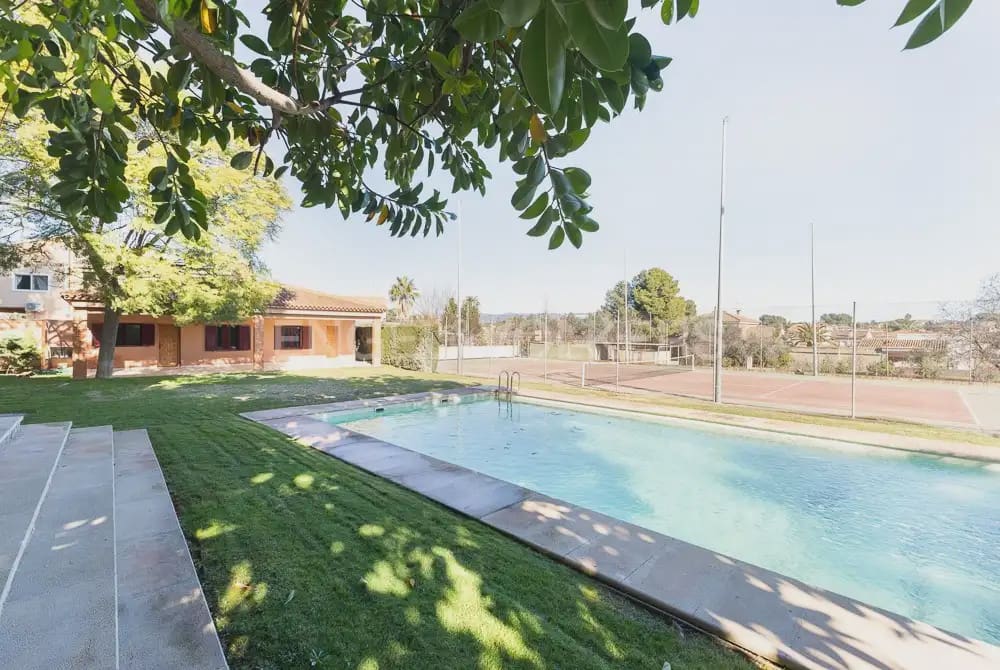 6 bedroom Villa for sale in La Pobla de Vallbona with pool garage - € 990,000 (Ref: 9080017)