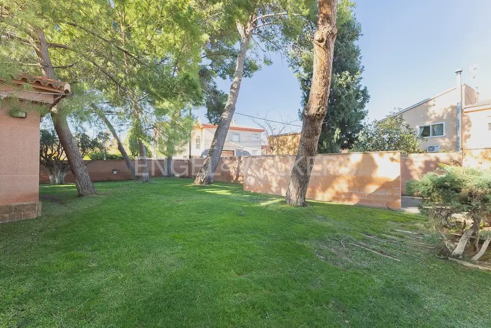 6 bedroom Villa for sale in La Pobla de Vallbona with pool garage - € 990,000 (Ref: 9080017)