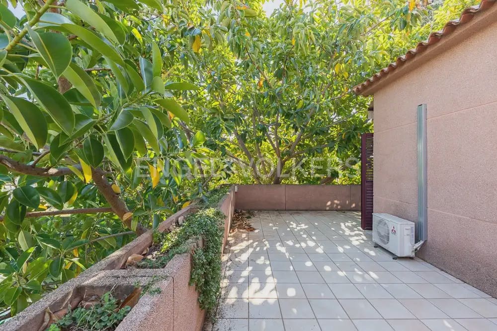 6 bedroom Villa for sale in La Pobla de Vallbona with pool garage - € 990,000 (Ref: 9080017)