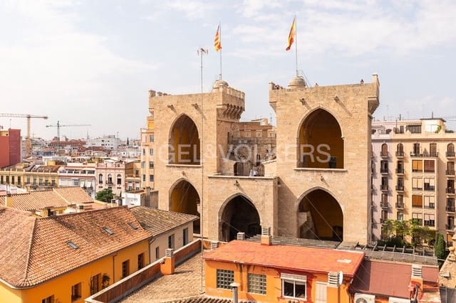 2 soveværelse Lejlighed til leje i El Carme, Valencia by - € 1.600 (Ref: 9080020)