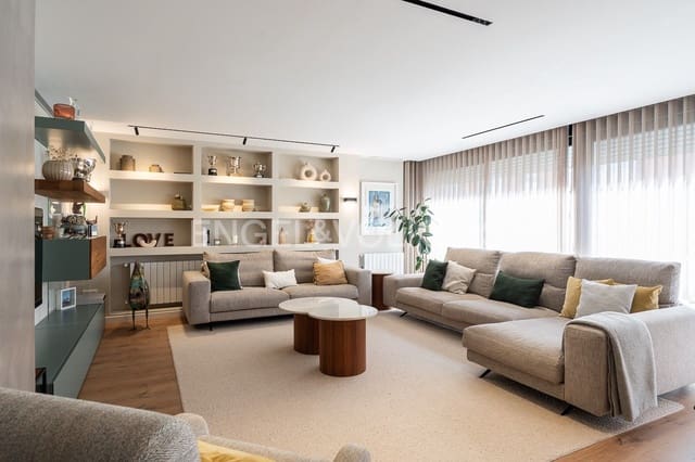 4 bedroom Apartment for sale in Jaume Roig, Valencia city with garage - € 995,000 (Ref: 9080037)