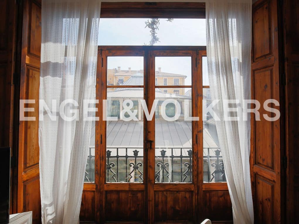 4 quarto Apartamento para arrendar em Valencia cidade - 2 200 € (Ref: 9080044)