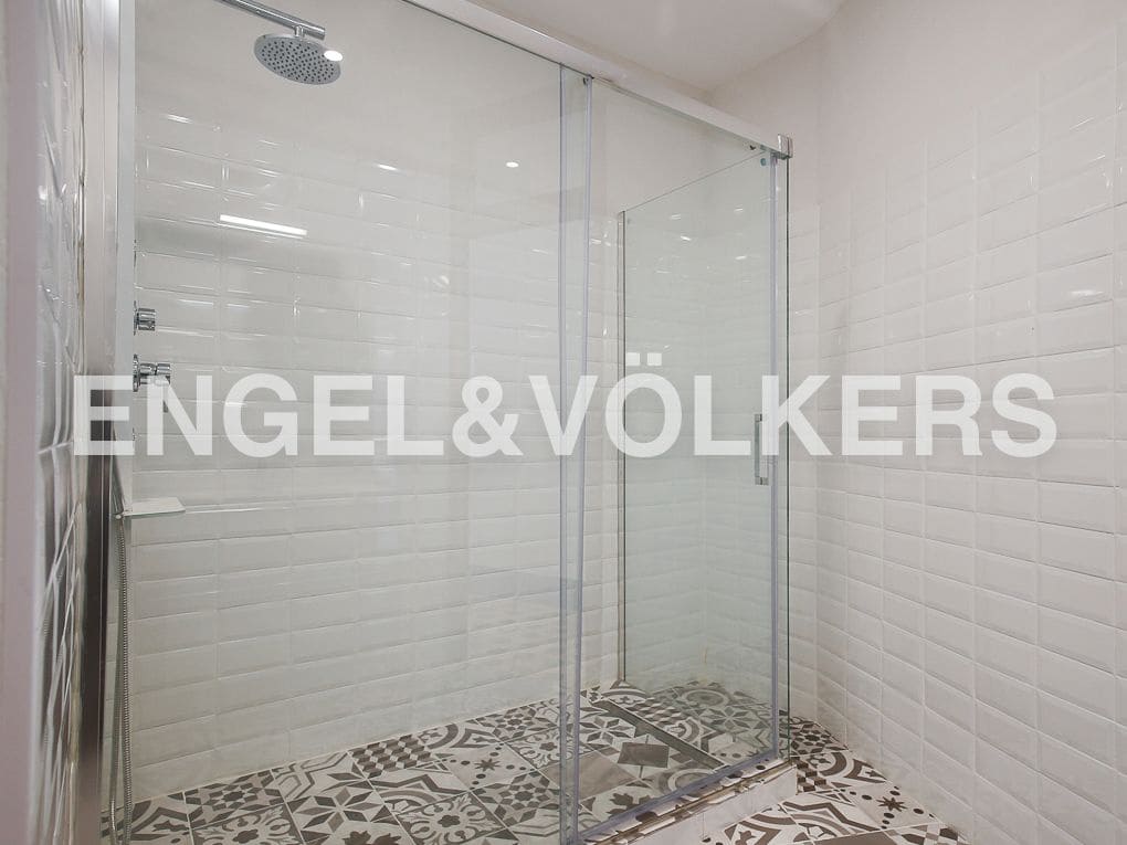 4 quarto Apartamento para arrendar em Valencia cidade - 2 200 € (Ref: 9080044)