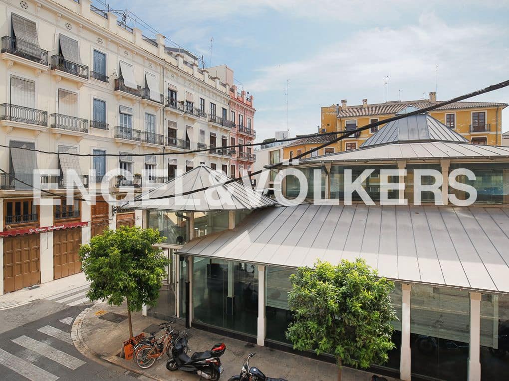 4 quarto Apartamento para arrendar em Valencia cidade - 2 200 € (Ref: 9080044)