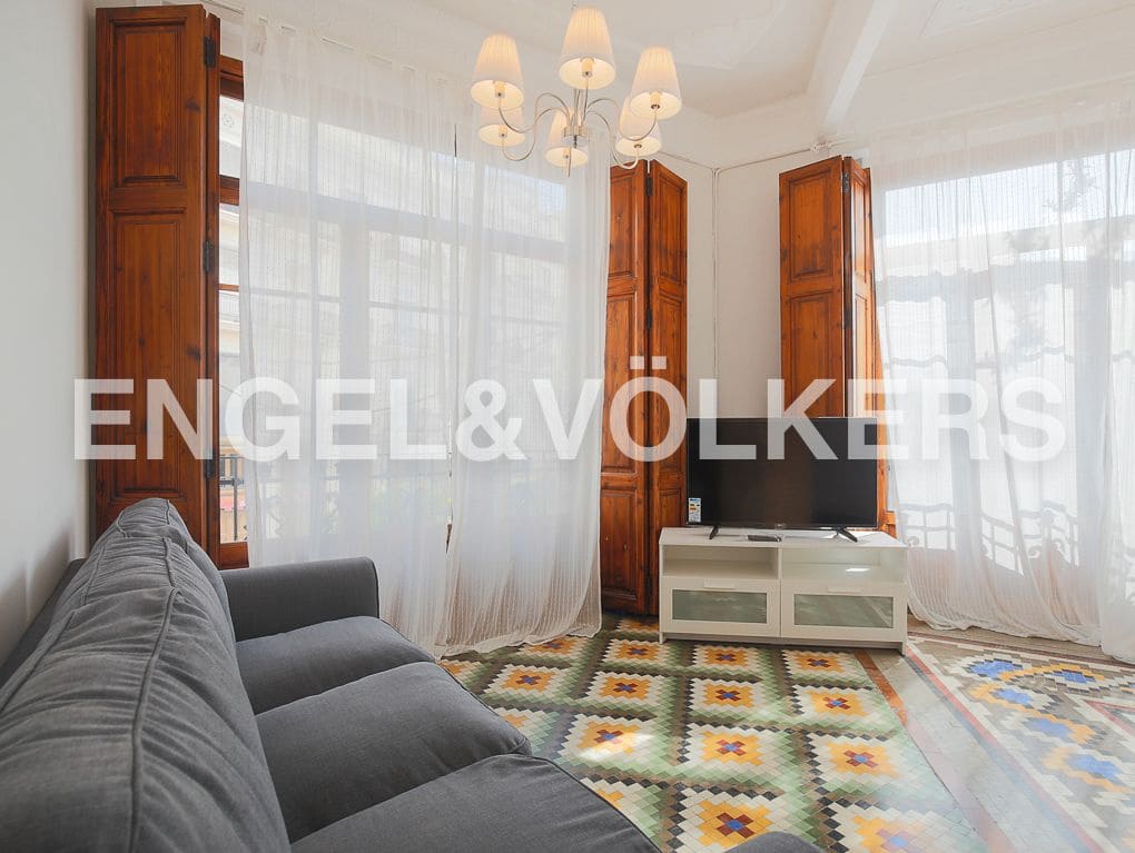 4 quarto Apartamento para arrendar em Valencia cidade - 2 200 € (Ref: 9080044)