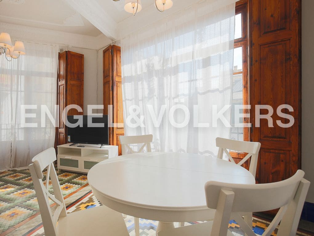 4 quarto Apartamento para arrendar em Valencia cidade - 2 200 € (Ref: 9080044)