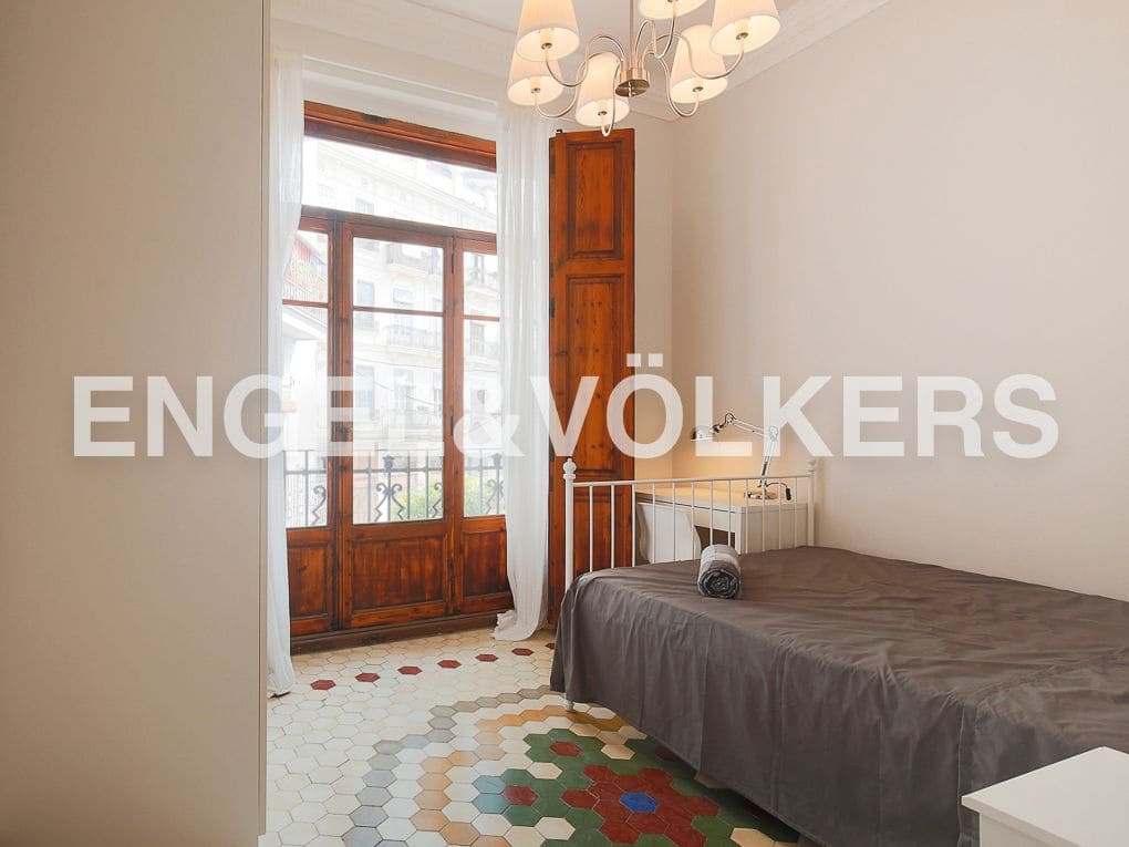 4 quarto Apartamento para arrendar em Valencia cidade - 2 200 € (Ref: 9080044)