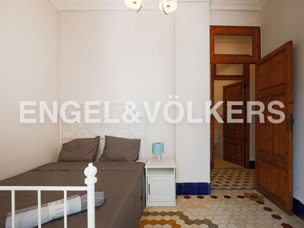 4 quarto Apartamento para arrendar em Valencia cidade - 2 200 € (Ref: 9080044)