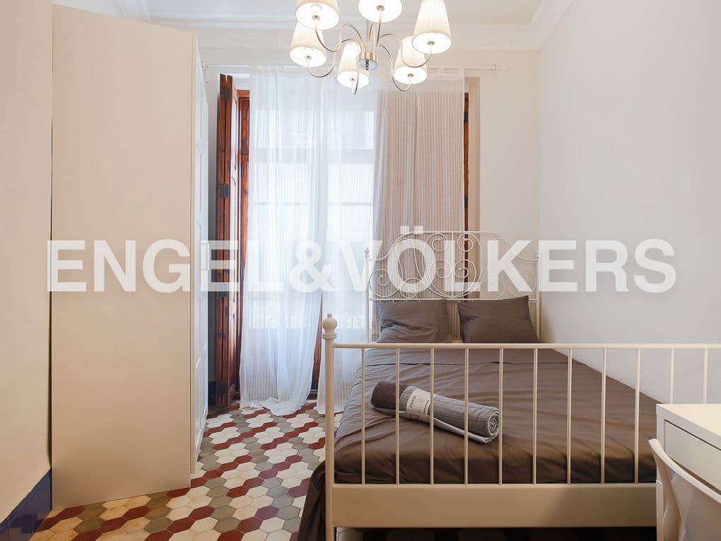 4 quarto Apartamento para arrendar em Valencia cidade - 2 200 € (Ref: 9080044)