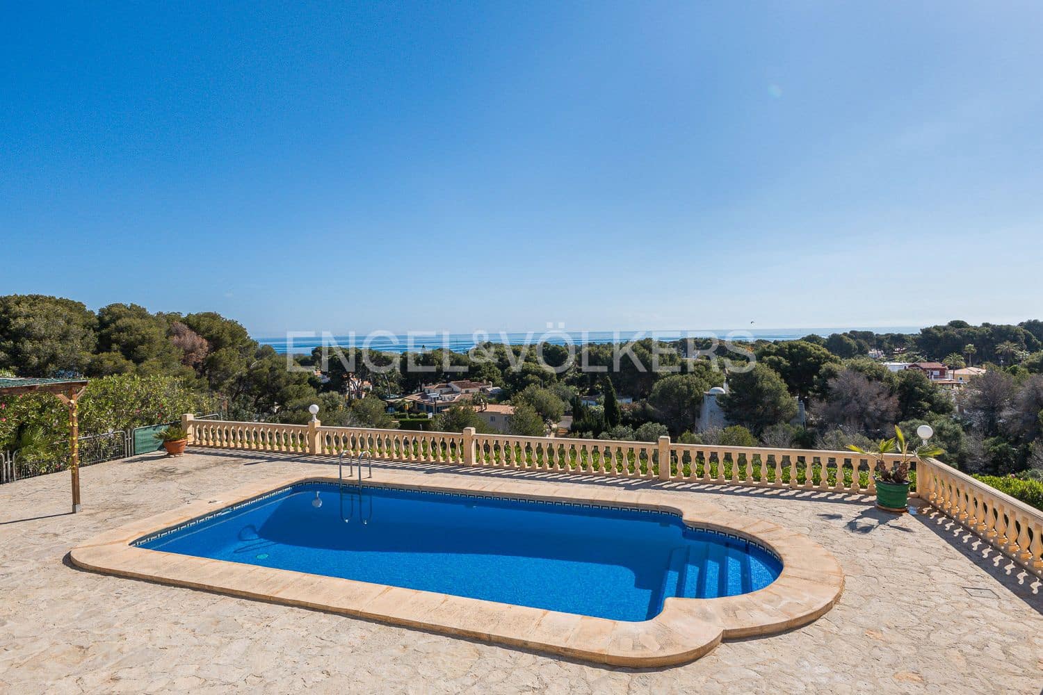 3 sovrum Villa till salu i Denia med pool garage - 690 000 € (Ref: 9080047)