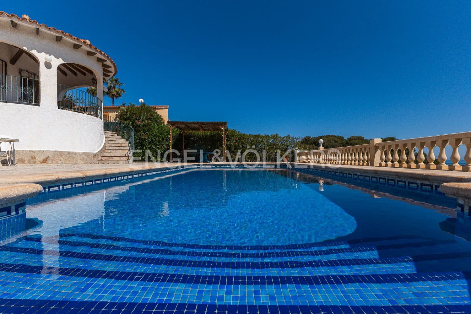 3 sovrum Villa till salu i Denia med pool garage - 690 000 € (Ref: 9080047)