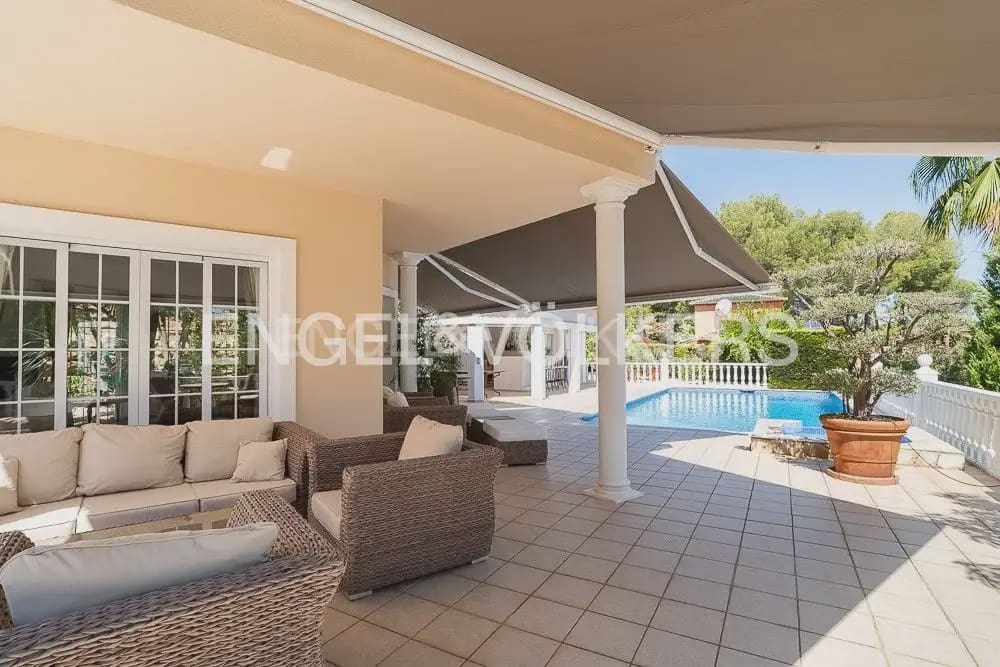 Chalet de 4 habitaciones en Pedreguer en venta - 850.000 € (Ref: 9080072)