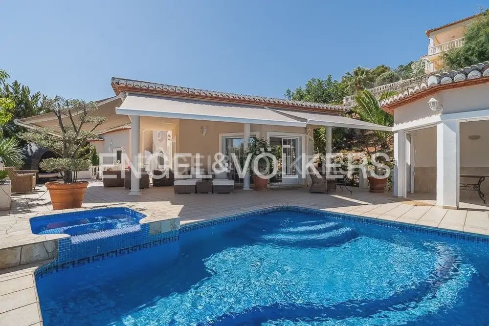 Chalet de 4 habitaciones en Pedreguer en venta - 850.000 € (Ref: 9080072)
