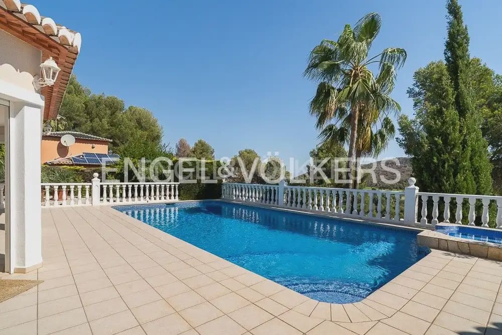 Chalet de 4 habitaciones en Pedreguer en venta - 850.000 € (Ref: 9080072)