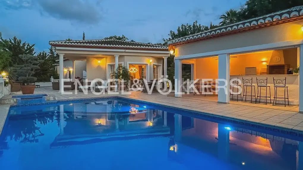Chalet de 4 habitaciones en Pedreguer en venta - 850.000 € (Ref: 9080072)