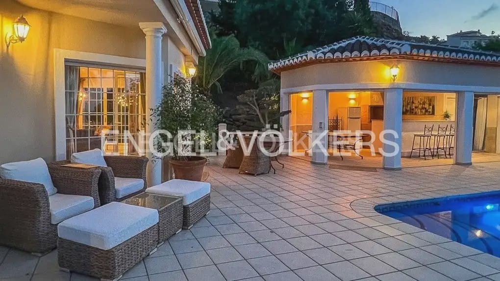 Chalet de 4 habitaciones en Pedreguer en venta - 850.000 € (Ref: 9080072)
