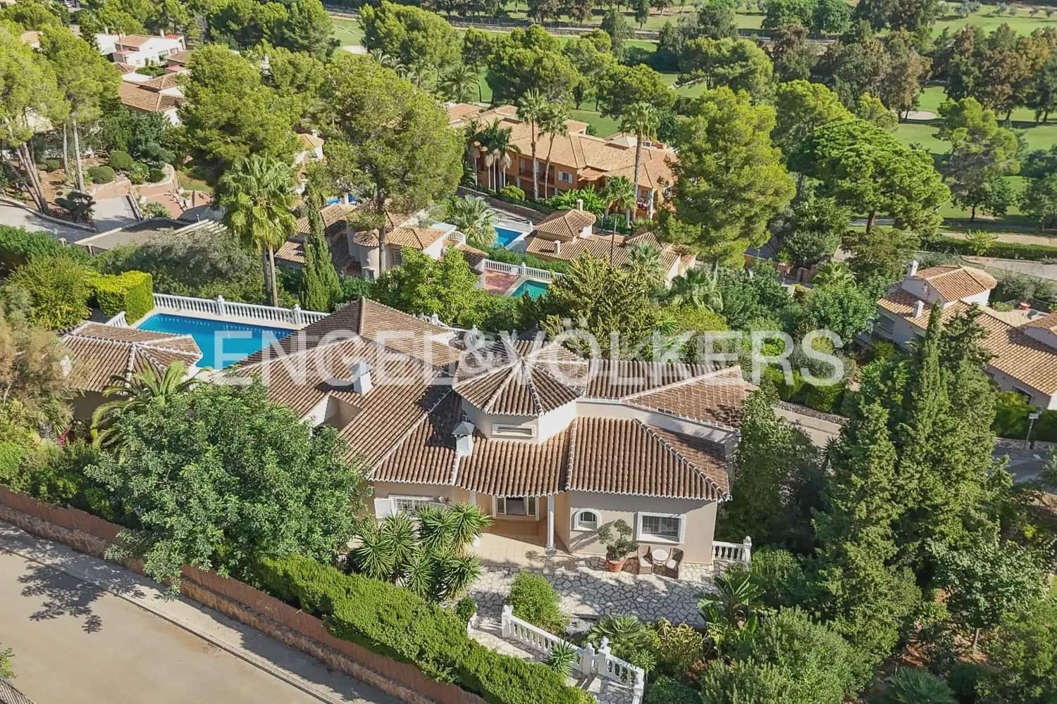 Chalet de 4 habitaciones en Pedreguer en venta - 850.000 € (Ref: 9080072)