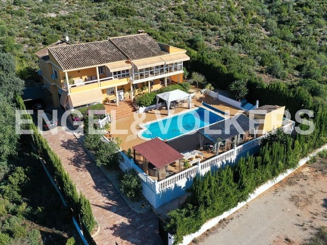 4 soveværelse Villa til salg i Barxeta med swimmingpool garage - € 385.000 (Ref: 9080089)