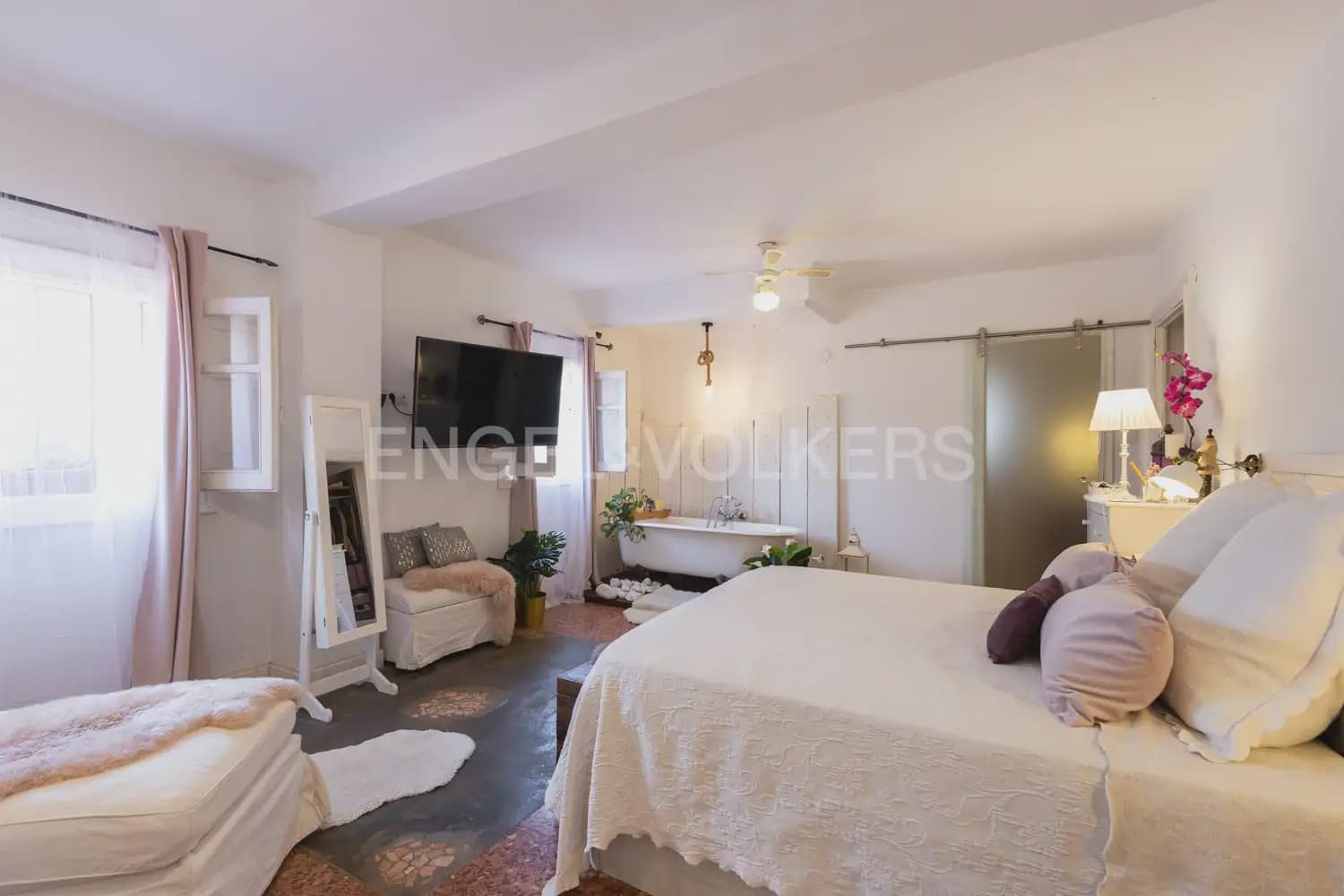 4 bedroom Finca/Country House for sale in Pedralba with pool garage - € 460,000 (Ref: 9080109)