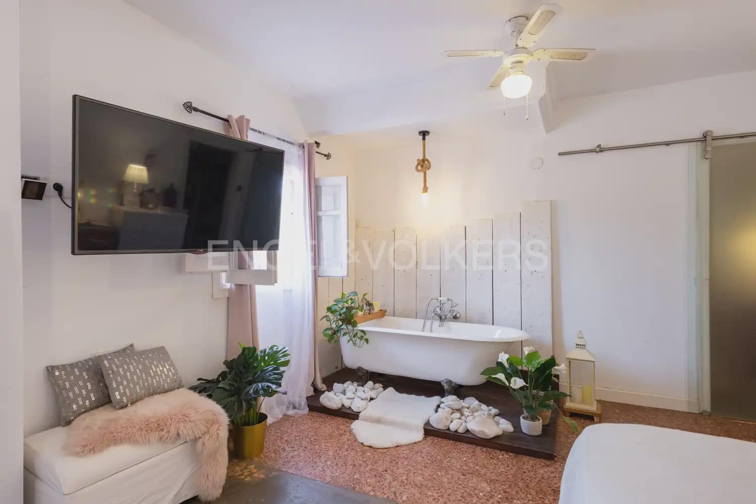 4 bedroom Finca/Country House for sale in Pedralba with pool garage - € 460,000 (Ref: 9080109)