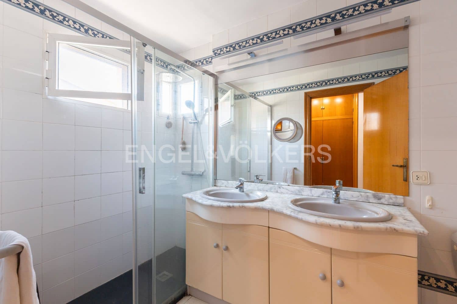 4 soverom Kjedet enebolig til salgs i Castello de la Plana med svømmebasseng garasje - € 439 990 (Ref: 9080111)