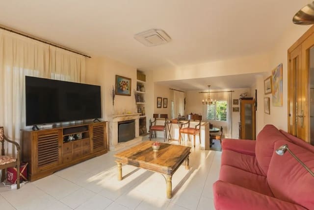 4 bedroom Semi-detached Villa for sale in El Grau de Castelló, Castelló de la Plana with pool garage - € 439,990 (Ref: 9080111)