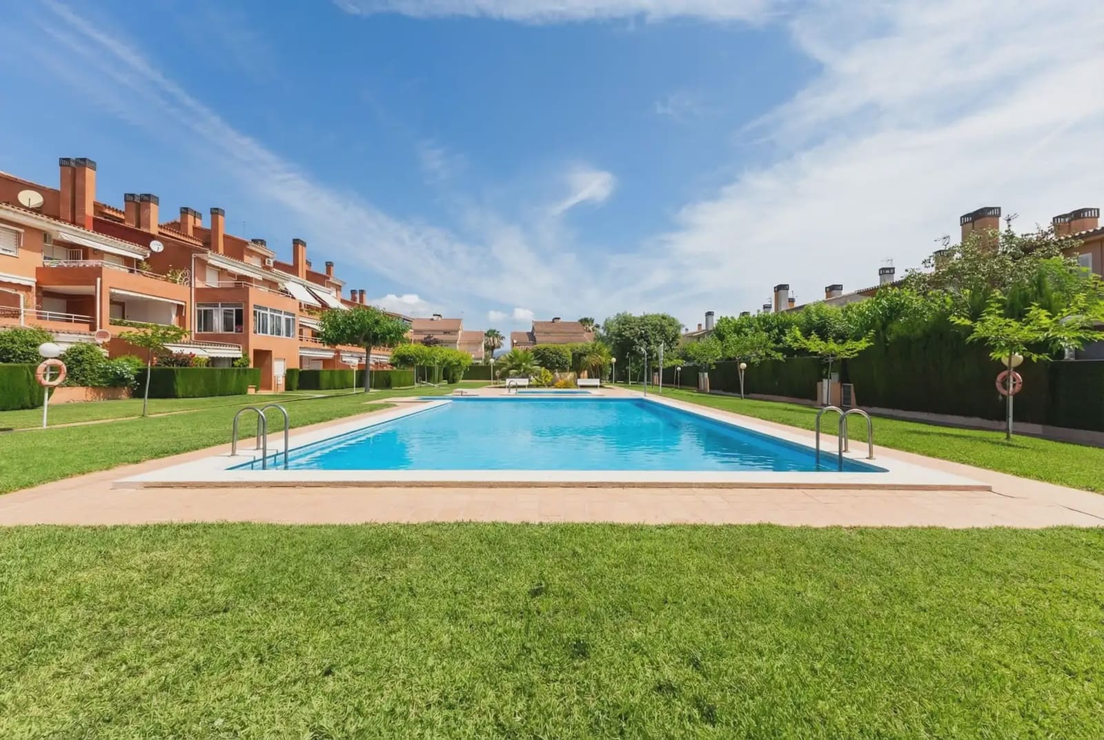 4 soverom Kjedet enebolig til salgs i Castello de la Plana med svømmebasseng garasje - € 439 990 (Ref: 9080111)