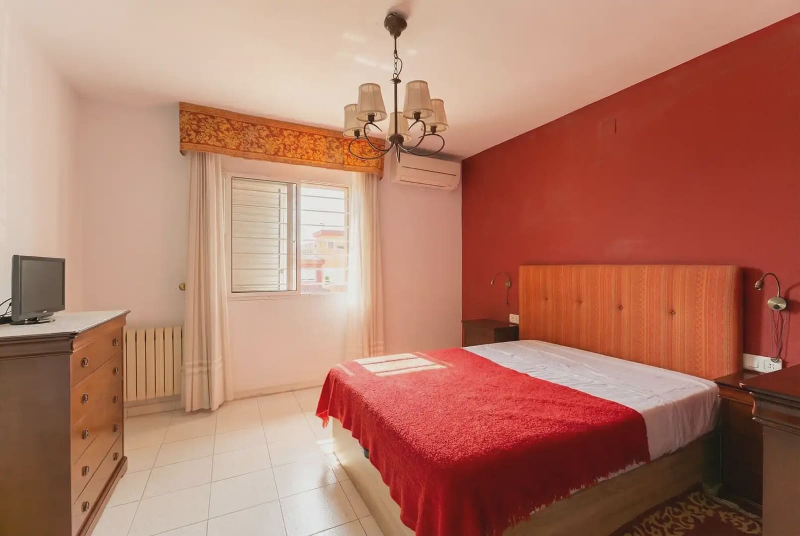 4 soverom Kjedet enebolig til salgs i Castello de la Plana med svømmebasseng garasje - € 439 990 (Ref: 9080111)