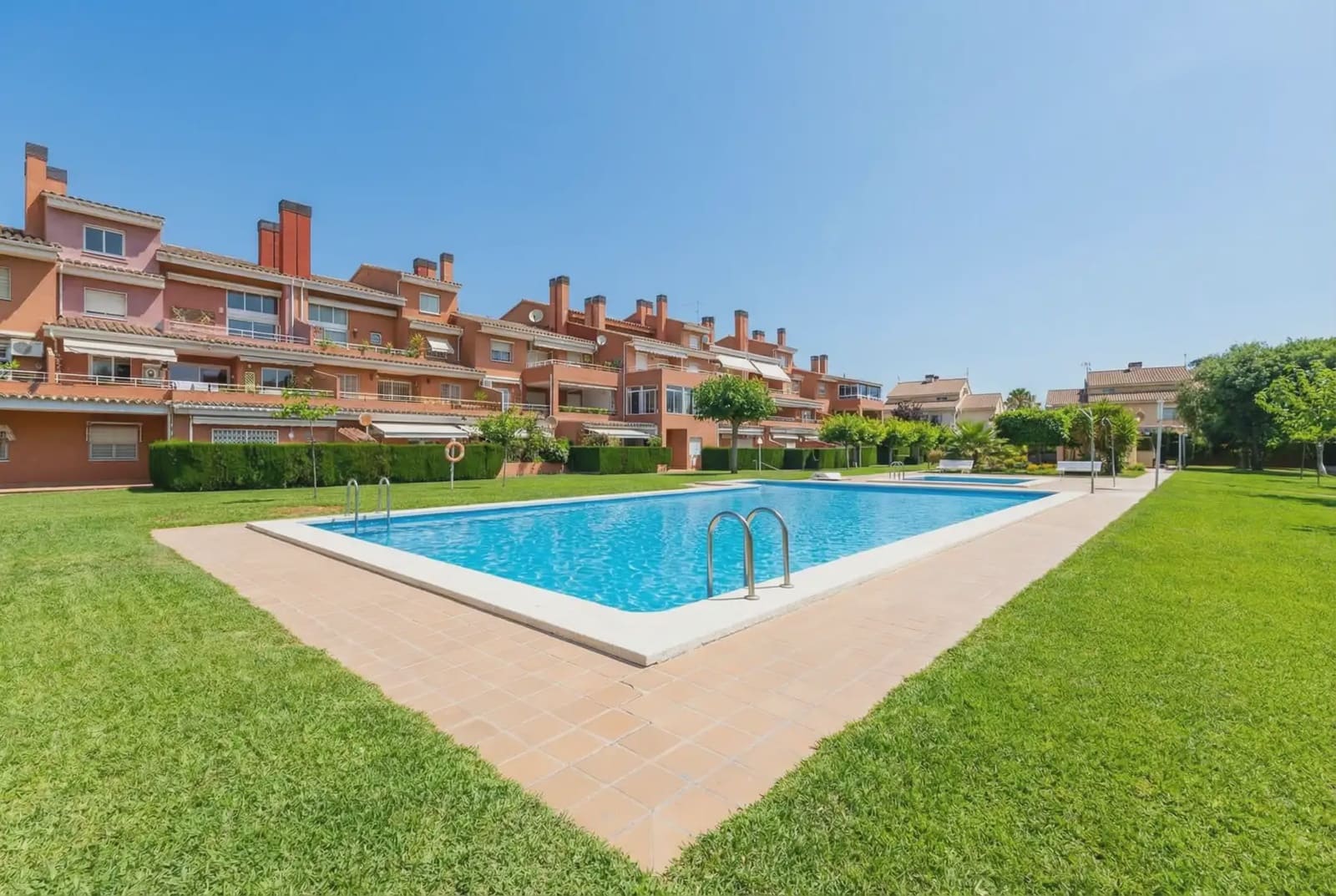4 soverom Kjedet enebolig til salgs i Castello de la Plana med svømmebasseng garasje - € 439 990 (Ref: 9080111)