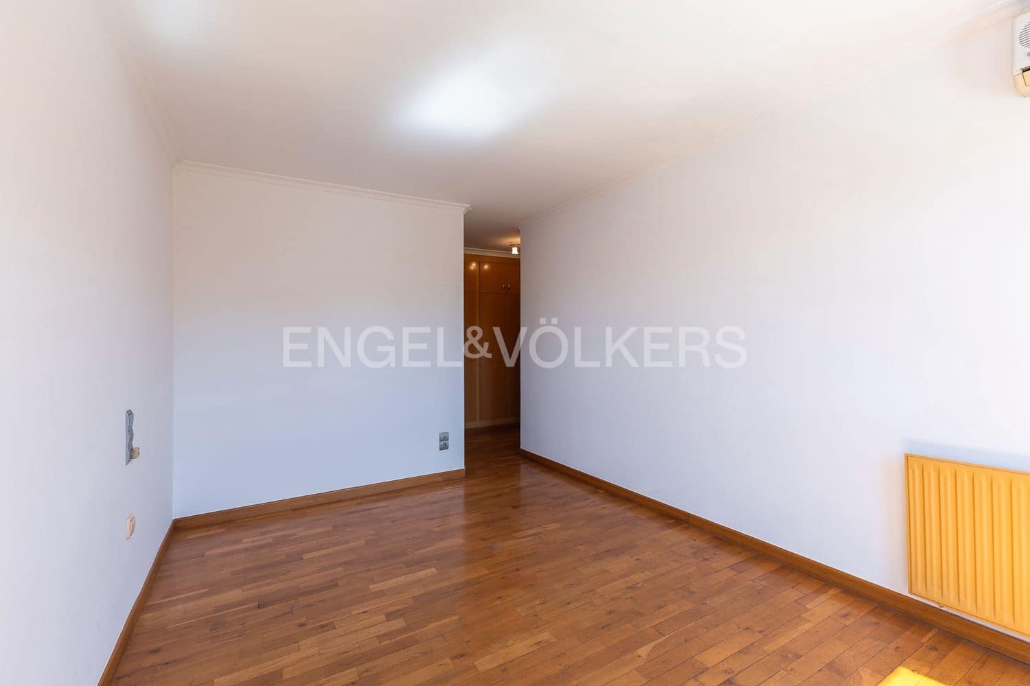 4 bedroom Flat for sale in Castello de la Plana with garage - € 315,000 (Ref: 9080145)