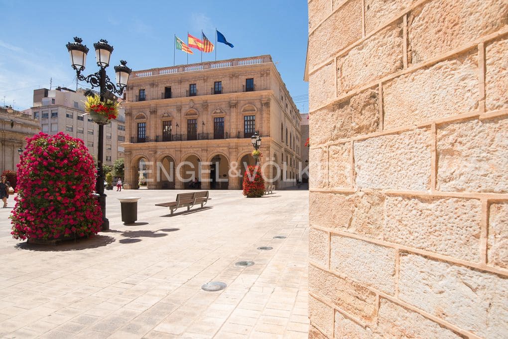 4 bedroom Flat for sale in Castello de la Plana with garage - € 315,000 (Ref: 9080145)