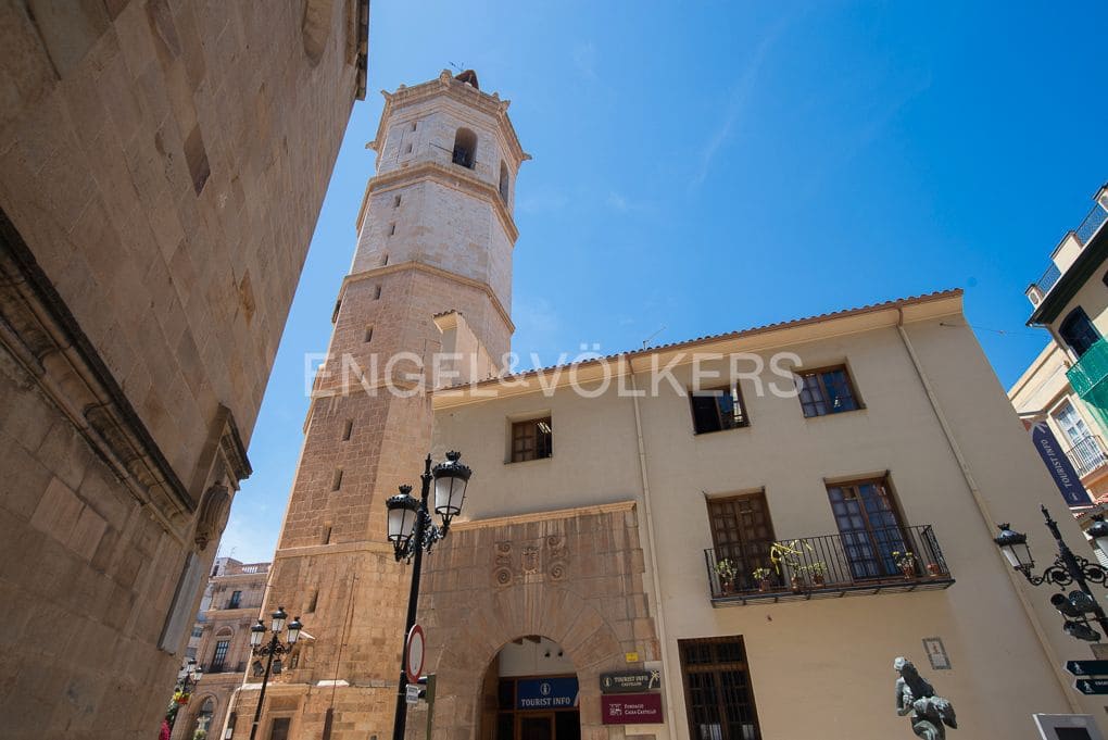 4 bedroom Flat for sale in Castello de la Plana with garage - € 315,000 (Ref: 9080145)