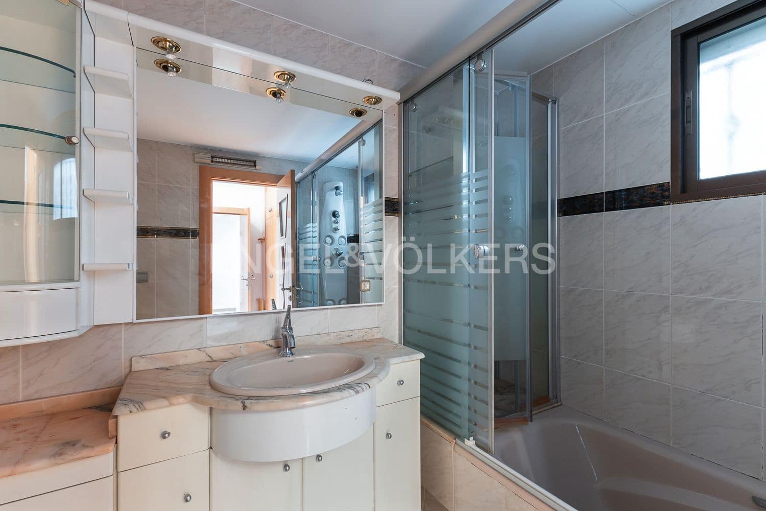 4 bedroom Flat for sale in Castello de la Plana with garage - € 315,000 (Ref: 9080145)