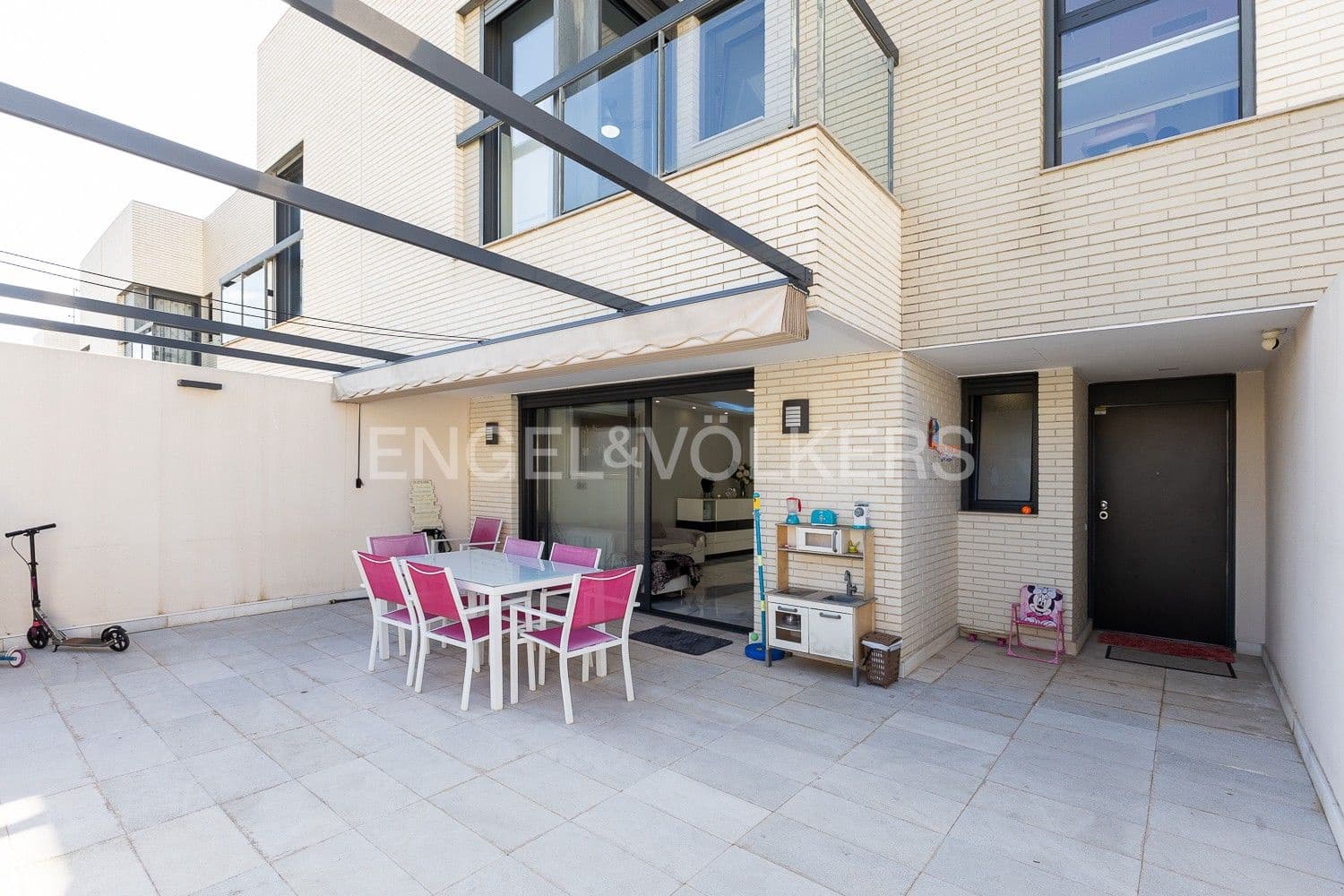 4 slaapkamer Villa te koop in Paterna met zwembad garage - € 577.000 (Ref: 9080181)