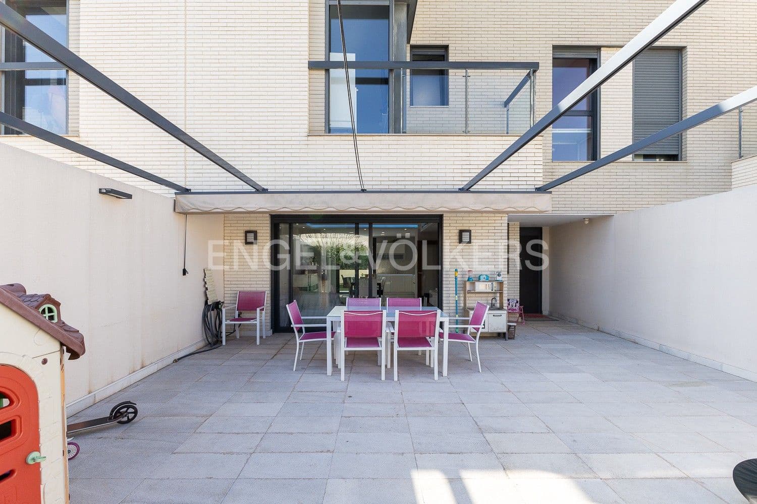 4 slaapkamer Villa te koop in Paterna met zwembad garage - € 577.000 (Ref: 9080181)