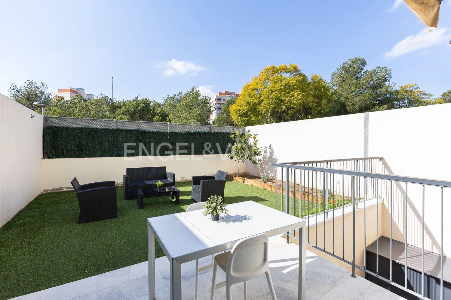 4 slaapkamer Villa te koop in Paterna met zwembad garage - € 577.000 (Ref: 9080181)