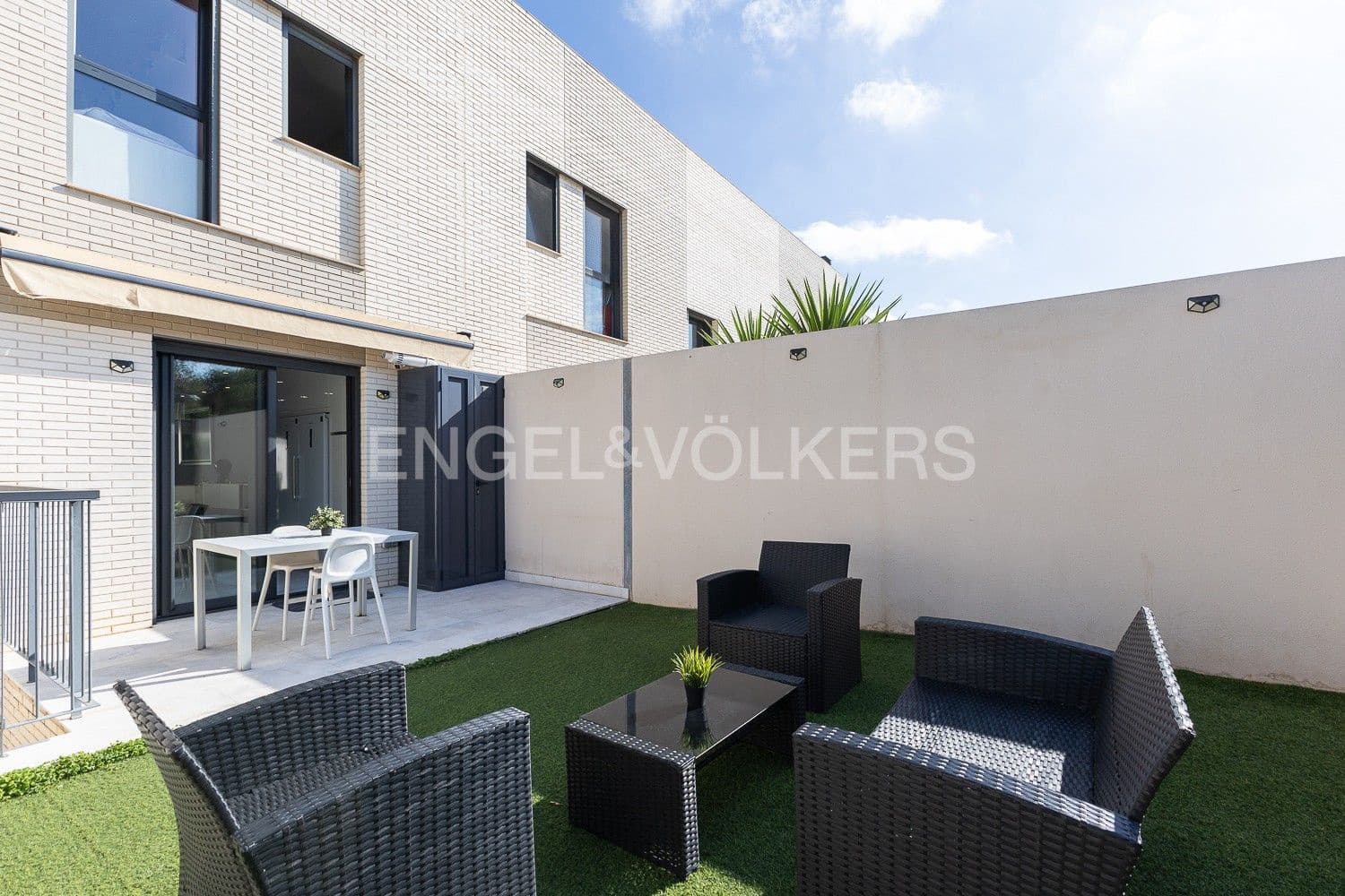 4 slaapkamer Villa te koop in Paterna met zwembad garage - € 577.000 (Ref: 9080181)