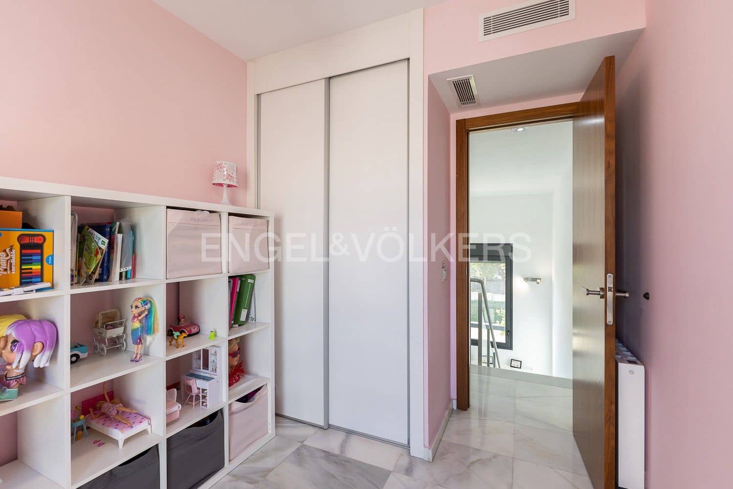 4 slaapkamer Villa te koop in Paterna met zwembad garage - € 577.000 (Ref: 9080181)