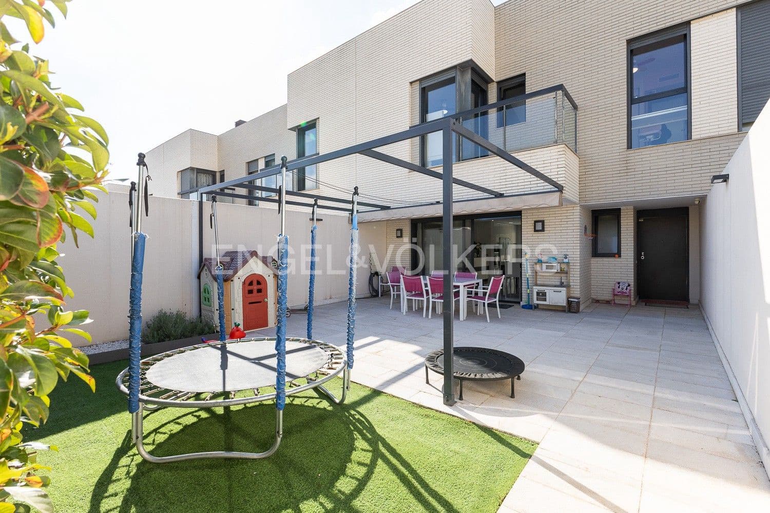 4 slaapkamer Villa te koop in Paterna met zwembad garage - € 577.000 (Ref: 9080181)