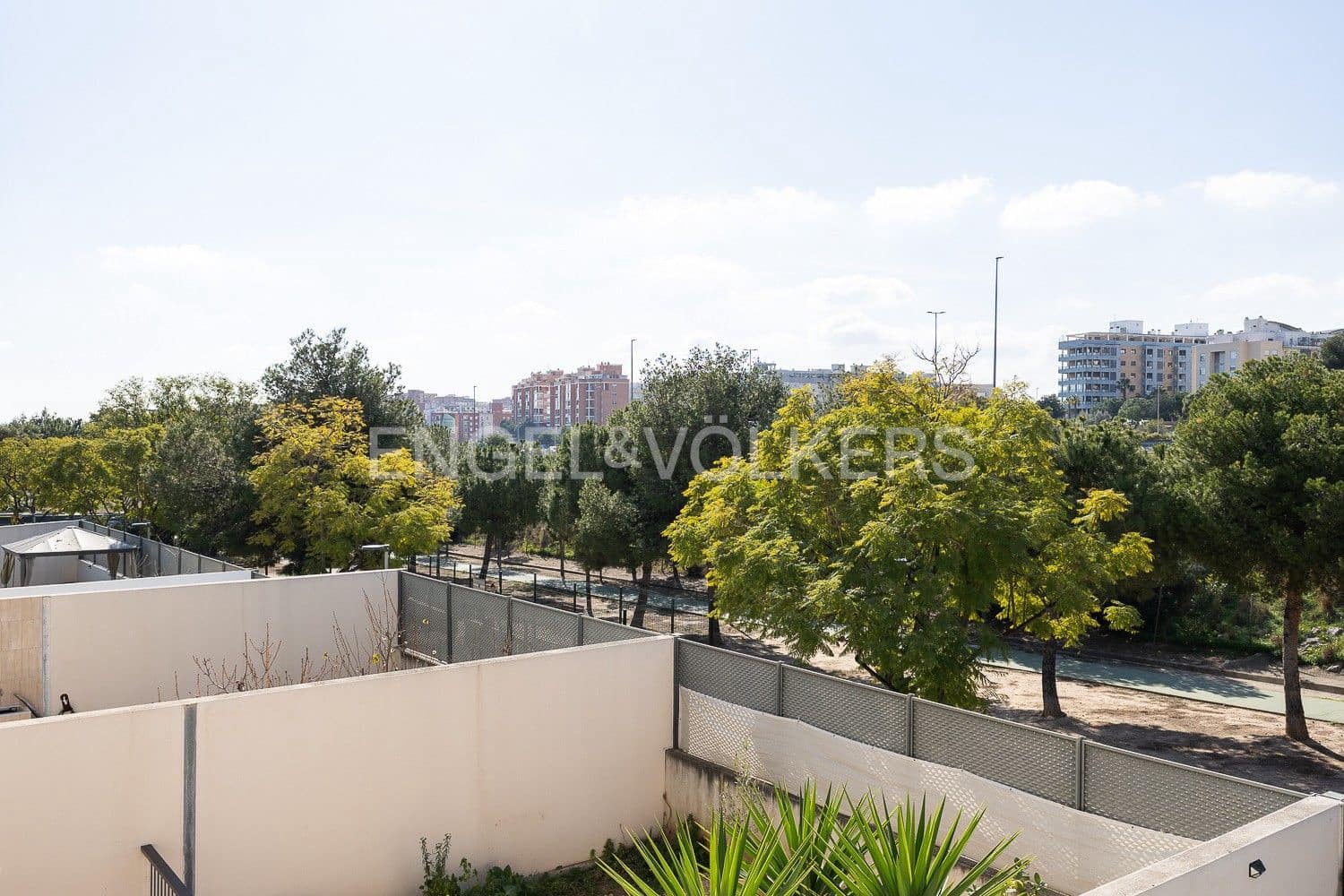 4 slaapkamer Villa te koop in Paterna met zwembad garage - € 577.000 (Ref: 9080181)