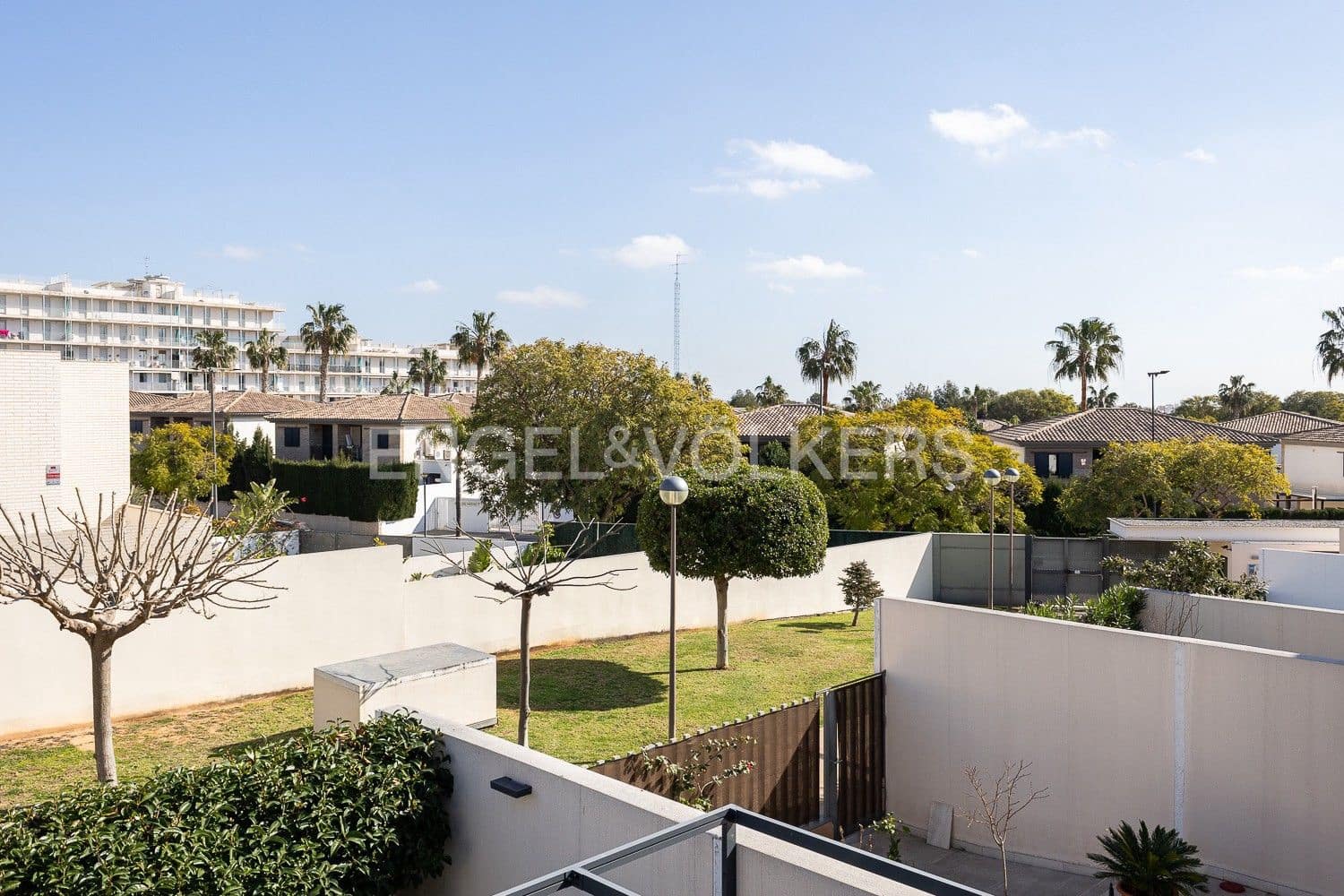 4 slaapkamer Villa te koop in Paterna met zwembad garage - € 577.000 (Ref: 9080181)