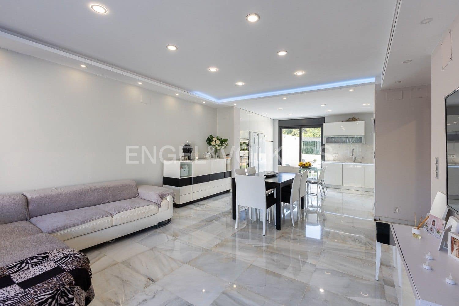 4 slaapkamer Villa te koop in Paterna met zwembad garage - € 577.000 (Ref: 9080181)