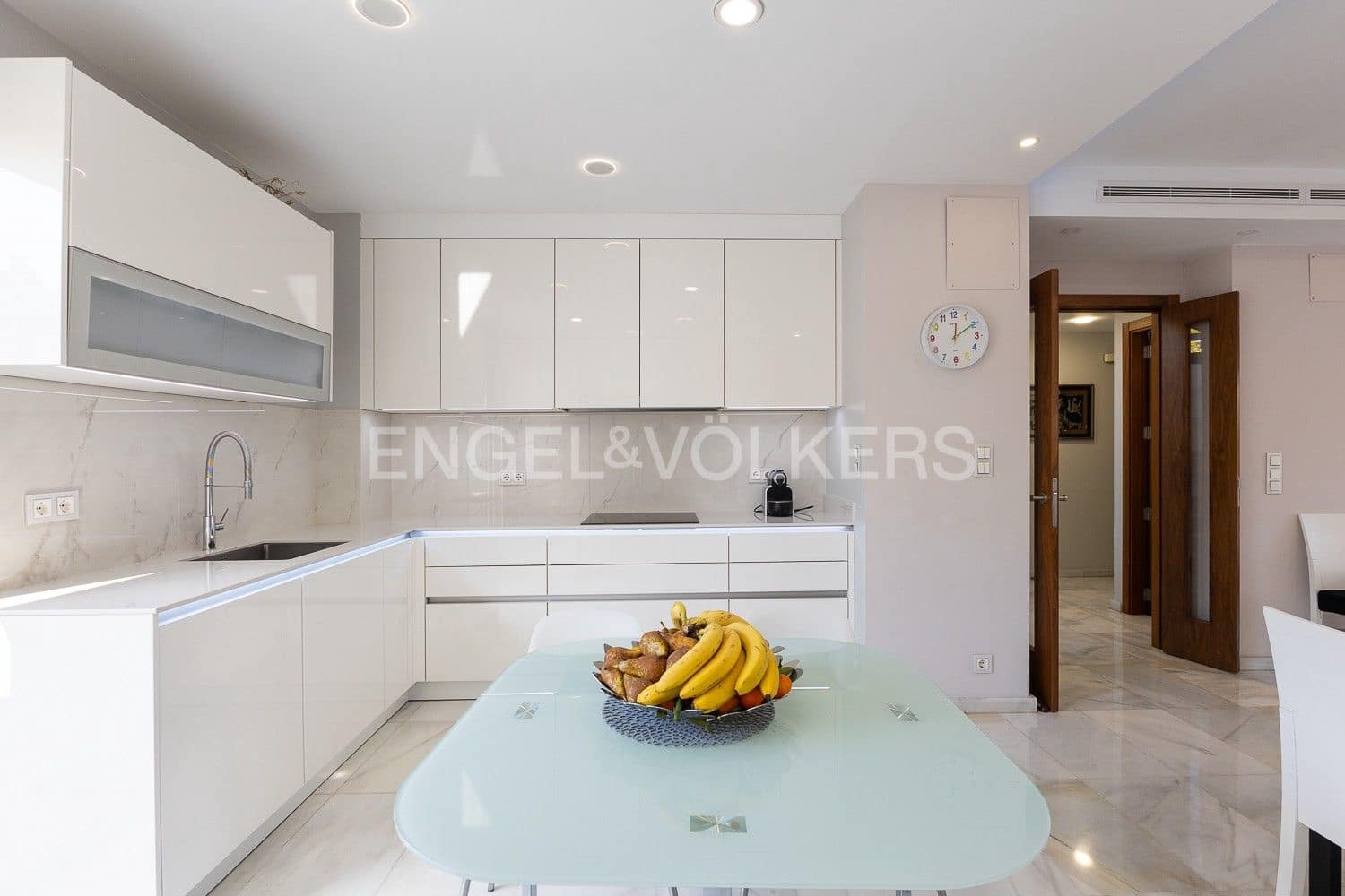 4 slaapkamer Villa te koop in Paterna met zwembad garage - € 577.000 (Ref: 9080181)