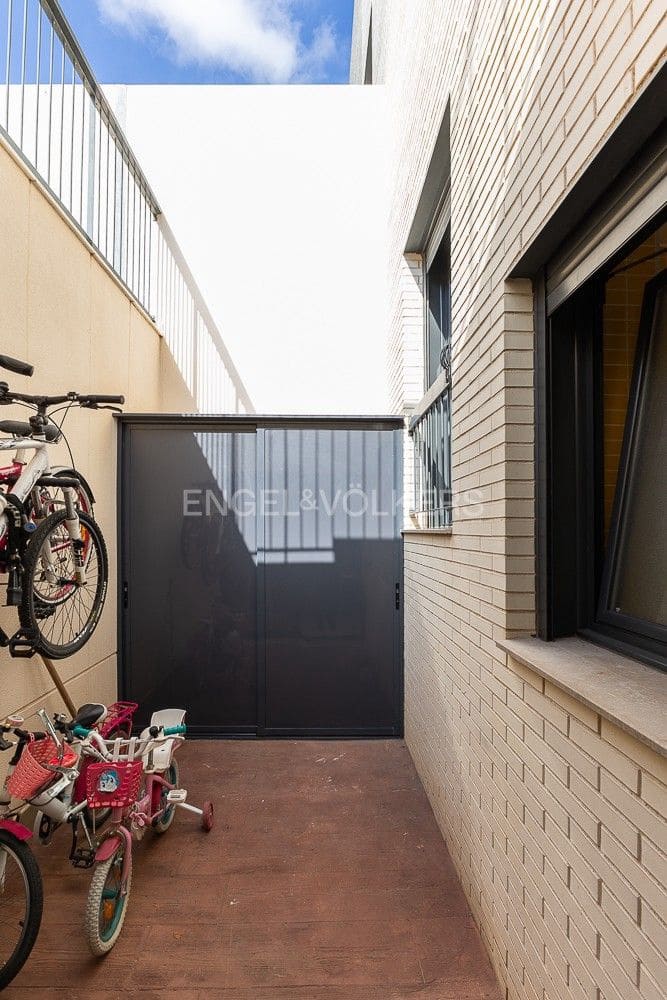 4 slaapkamer Villa te koop in Paterna met zwembad garage - € 577.000 (Ref: 9080181)