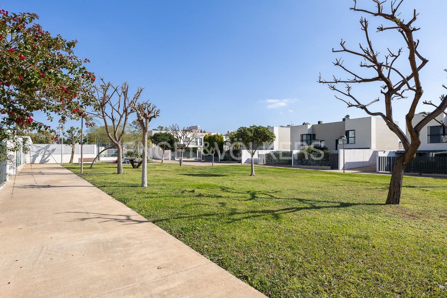 4 slaapkamer Villa te koop in Paterna met zwembad garage - € 577.000 (Ref: 9080181)