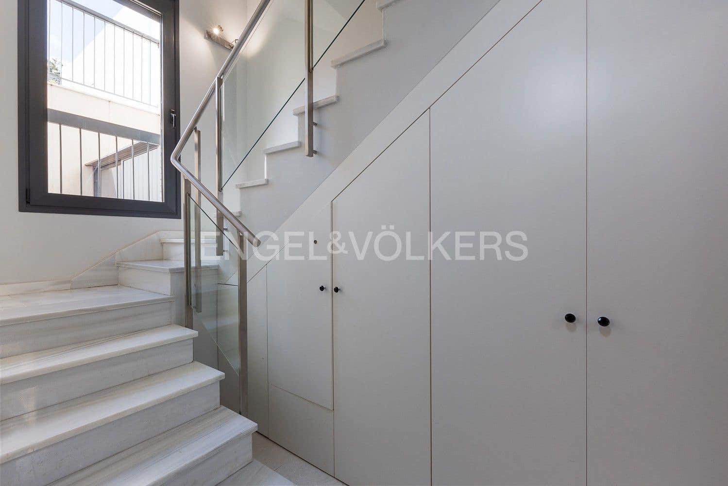 4 slaapkamer Villa te koop in Paterna met zwembad garage - € 577.000 (Ref: 9080181)