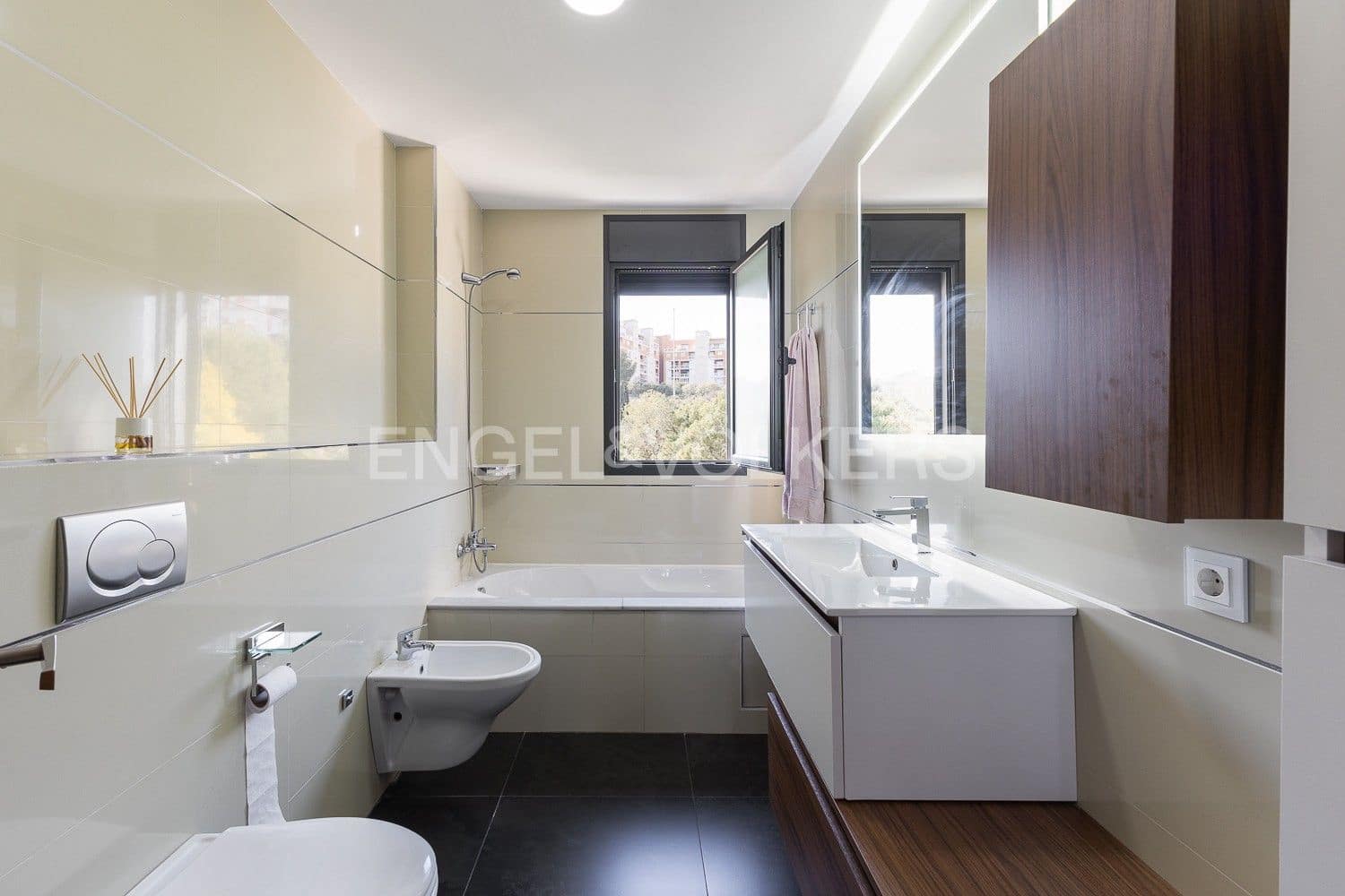 4 slaapkamer Villa te koop in Paterna met zwembad garage - € 577.000 (Ref: 9080181)