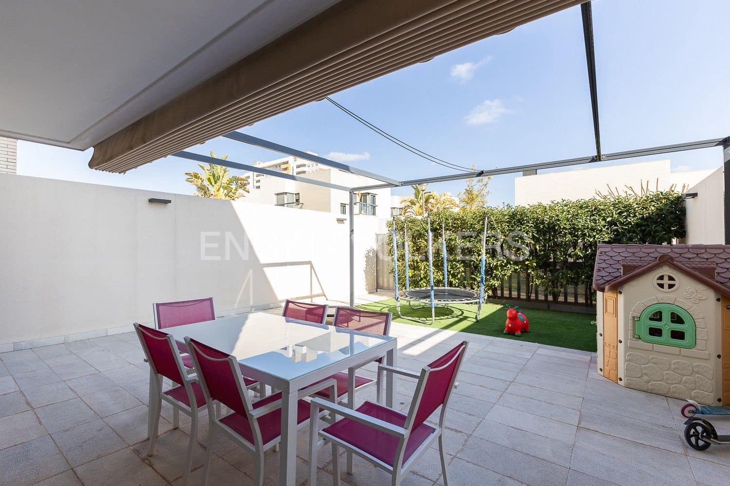 4 slaapkamer Villa te koop in Paterna met zwembad garage - € 577.000 (Ref: 9080181)
