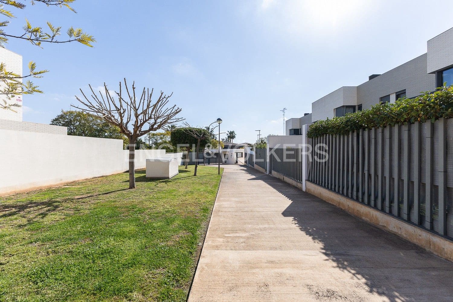 4 slaapkamer Villa te koop in Paterna met zwembad garage - € 577.000 (Ref: 9080181)